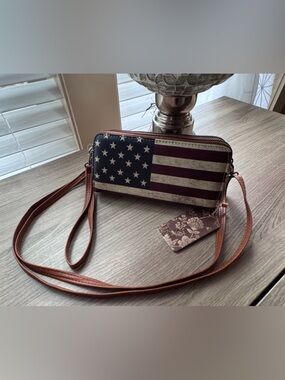 Vintage American Flag Crossbody Wallet in Blue, Red & White Sam & Hadley